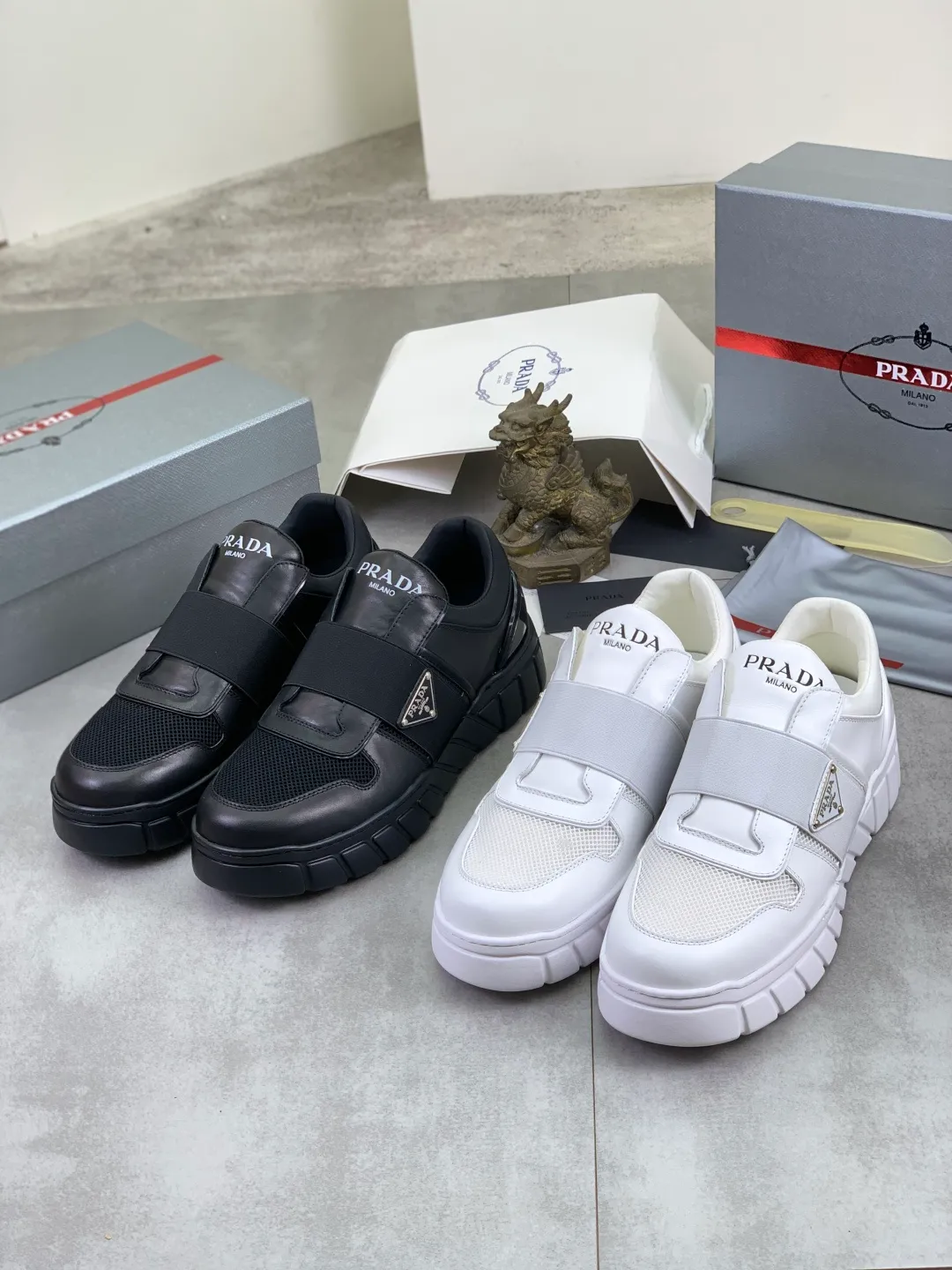 Men's men's shoes P560💰 [Real Price] Popular models are on the official website, 🆘 Trendy brand (Prada) mainly promotes popular models, avant-garde and versatile fashionable men's shoes private version mold opening, cowhide surface splicing 1:1.. Stylish and simple, original imported cowhide lining cowhide feet; the atmosphere and personality are more fashionable, eye-catching and pursuing class. It will subvert the old ideas and be a must-have for fashionistas who want to spend time with you! Must keep it! Tall and comfortable, large and low, high-end quality workmanship. Code number: 38-45 2️⃣optional.
